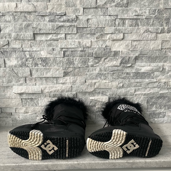 🚫🚫SOLD🚫🚫🚫Y2K DC Fur Boot 🥰 - Picture 4 of 6